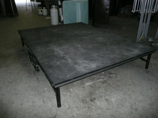 Picture of STAGE RISER 6x8'